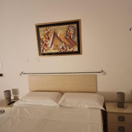 Rooms Center Wolf - Matrimoniale E Comunicanti Matera Exterior photo